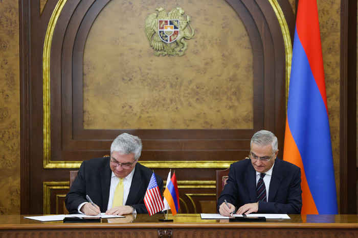 ԵՄ-ն խոստանում է օգնել Հայաստանին պայքարել «վնասակար արտաքին միջամտության» դեմ